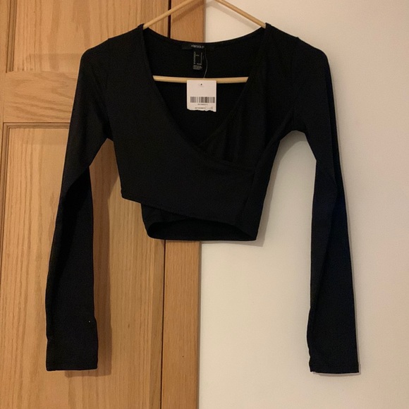 Forever 21 Tops - Forever 21 Black Crop Top
